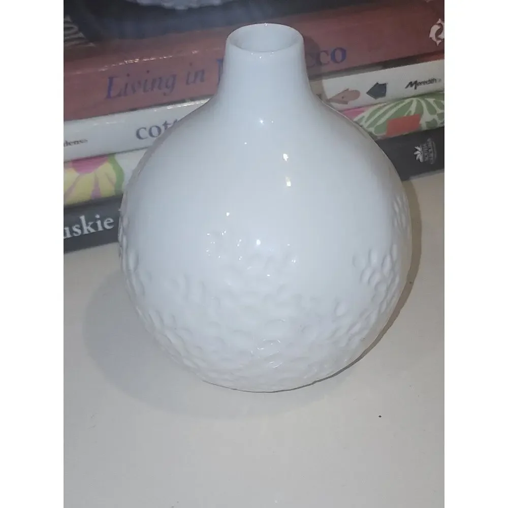 Crate and Barrel Lucy White Bud Vase 5.5